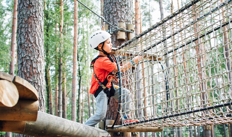 Dieser Spielplatz ist geöffnet von April bis September und ist für Kinder zwischen 6 und 14 JahreDieser Spielplatz ist geöffnet von April bis September und ist für Kinder zwischen 6 und 14 Jahren ein absolutes Highlight.n ein absolutes Highlight.