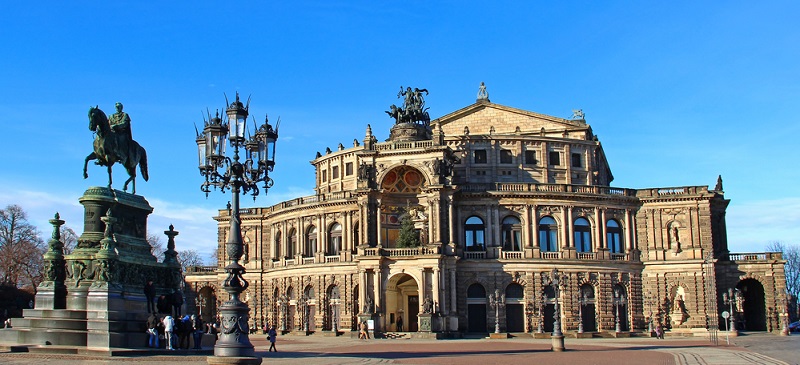 Auch die weltberühmte Semperoper in Dresden hat sich als Kinderopernhaus etabliert. 
