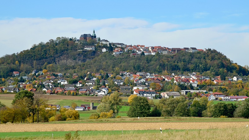 Amöneburg befindet sich auf einem Bergmassiv und liegt in 365 Meter Höhe. (#01)