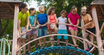 Spielplatz in der Nähe: Die schönsten in NRW (Foto: AdobeStock - 496181511 oksix)