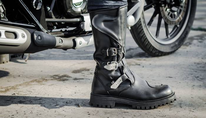 Motorradstiefel müssen den Geschmack des Trägers treffen. Daher ist ein Gutschein eine bessere Alternative. (Foto: AdobeStock - Sofiia)