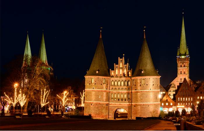 Für Besucher dürfte ein Blick hinter die Kulissen der Marzipanherstellung interessant sein, denn so etwas ist nur hier in Lübeck möglich. (Foto :Adobe Stock-Gabriele )