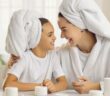 Kosmetik, Cremes und Co.– das braucht man als Familie (Foto: Adobe Stock- Studio Romantic)