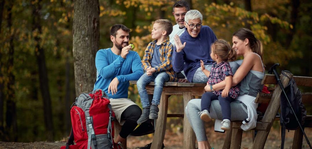 Sparen bei Familienausflügen: Tipps für den budgetfreundlichen Urlaub mit Kindern! ( Foto: Adobe Stock-luckybusiness)