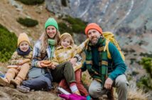 Wandern mit Kindern: Was wichtig ist und was unbedingt mit auf die Tour gehört (Foto: AdobeStock - 626909311 Halfpoint)