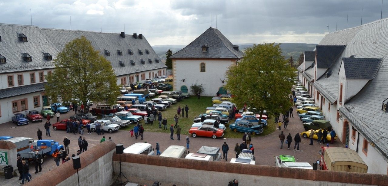 Historische Fahrzeuge verwandeln Schloss Augustusburg in (Foto: ASL Schlossbetriebe gGmbH)