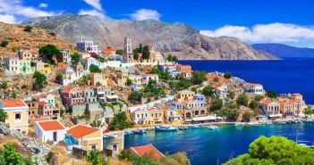 Günstige Immobilienpreise in Griechenland locken ausländische Käufer (Foto: AdobeStock 239740030 Freesurf)