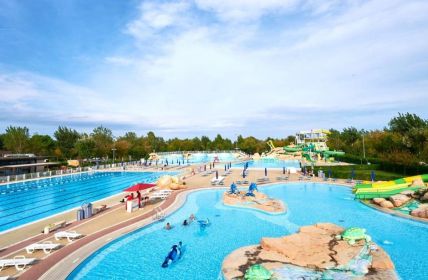 Europas größter Campingplatz mit familiärer Atmosphäre (Foto: AdobeStock 383782284_www.push2hit.de)