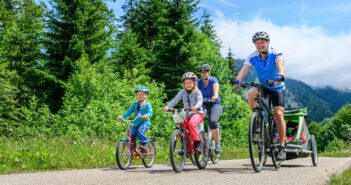 Endlich Urlaub in Sicht: Spartipps für Familien vor und im Urlaub (Foto: AdobeStock - 316122780 ARochau)