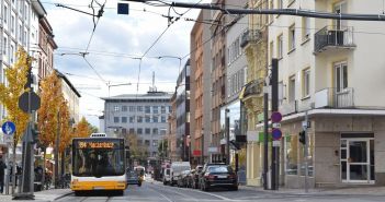 Vereisung der Fahrleitungen stoppt Straßenbahnen in Mainz (Foto: AdobeStock - Qju Creative 342407452)