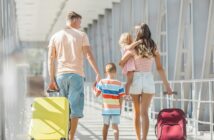 Familienfreundliches Reisen: Die besten Tipps für mehr Entspannung beim Fliegen (Foto: AdobeStock - olenachukhil - 383027699)