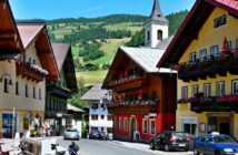 Winterurlaub mit Kindern: Tipps für stressfreie Tage im Schnee (Foto: AdobeStock - bikemp - 361644630)