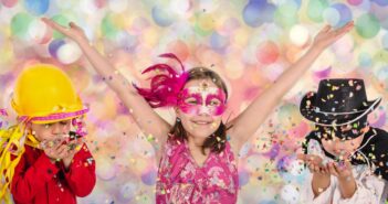 Fasching mit Kindern: So wird der Familienausflug zur närrischen Erfolgsgeschichte (Foto: AdobeStock - S.Kobold - 135569356)