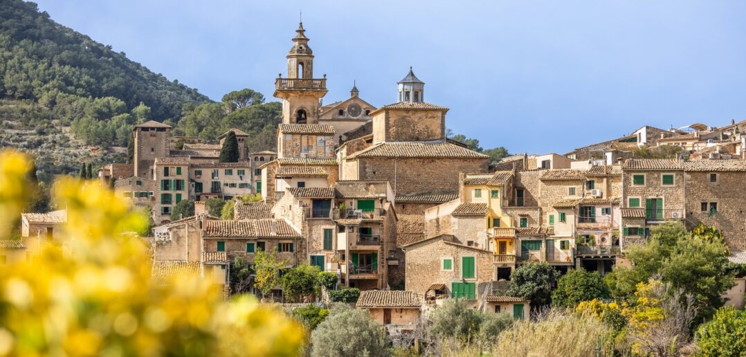 Mallorca für Familien: 10 Ideen für aktive Ausflüge und unvergessliche Urlaubstage (Foto: AdobeStock - ladistock - 1896623658)